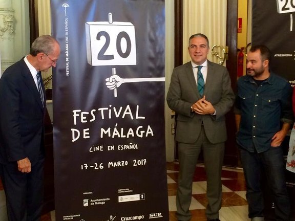 Elías Bendodo junto al cartel del Festival de Cine de Málaga