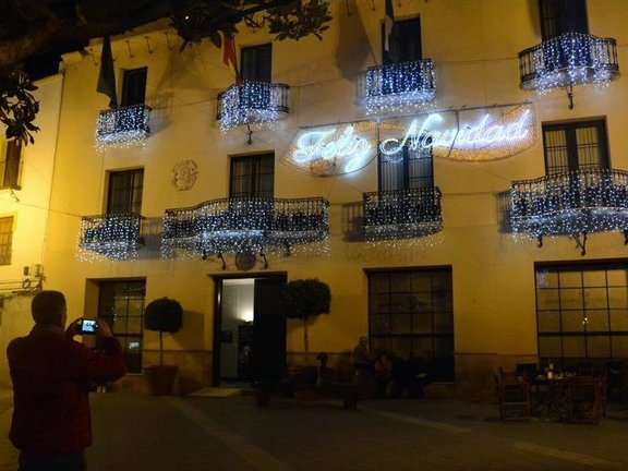 Fachada decorada del Ayuntamiento de Vélez-Málaga
