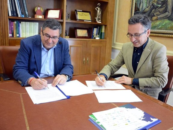 firma del alcalde y representante deTecnova