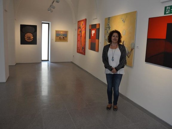 García en la exposición de artistas contemporáneas