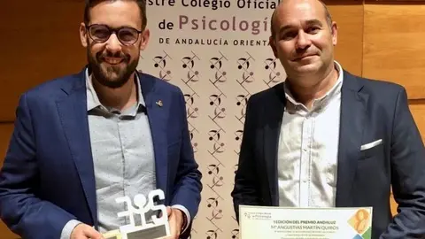 Víctor González recogiendo el premio
