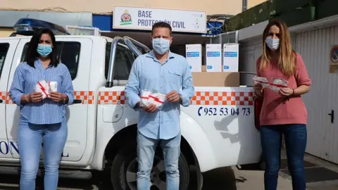 Reparto de mascarillas en Torrox