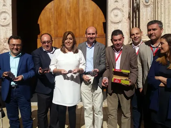 Susana Díaz, Heredia y Conejo con la comitiva de socialistas de la Axarquía