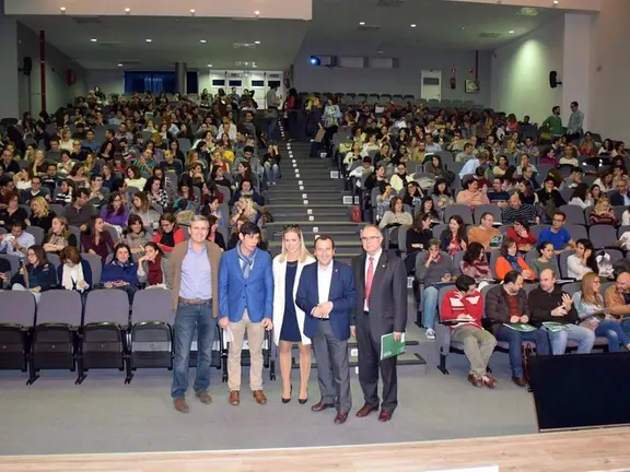 Los delegados del Gobierno con los docentes