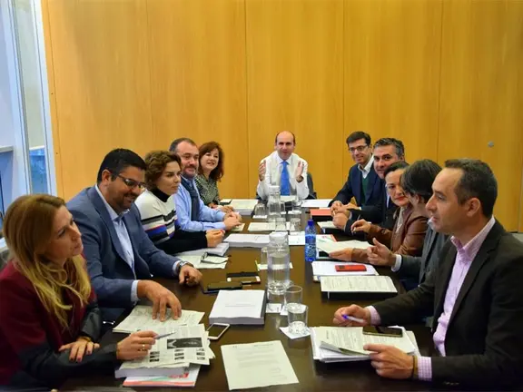 Diputados del PSOE en una reunión