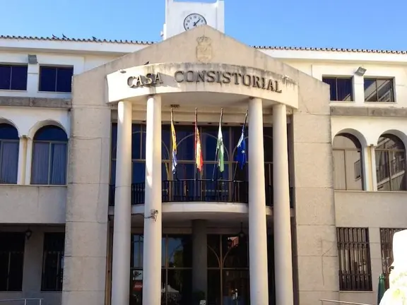 Fachada del Ayuntamiento de Rincón de la Victoria. Foto de El Rincón Habla