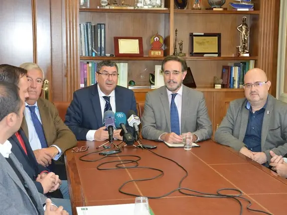 Reunidos para tratar la vuelta del tranvía