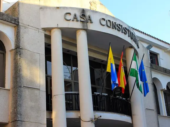 Fachada del Ayuntamiento de Rincón de la Victoria