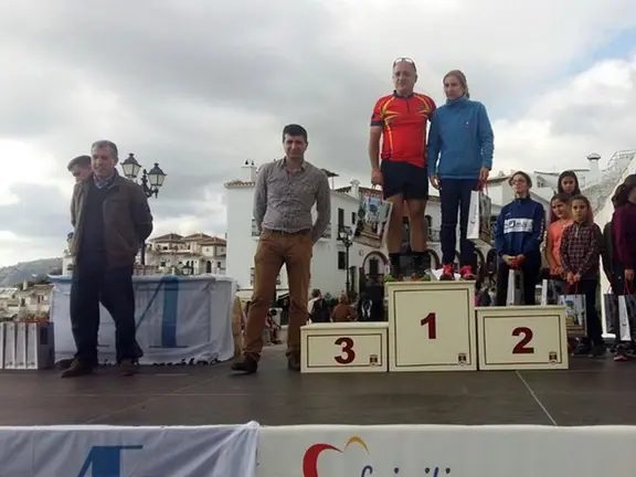 El alcalde y el concejal en la entrega de trofeos