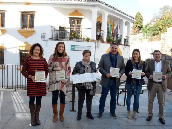 Socialistas locales reivindicando la Ley de Dependencia