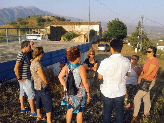 Reunión de miembros de IU con ciudadanos
