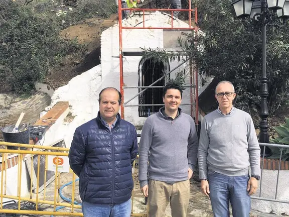 El arquitecto Pablo Pastor, el alcalde Laureano Martín y Rafael Campano, empresario.