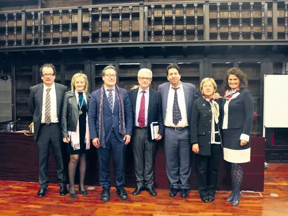 Abdeslam con los miembros del tribunal