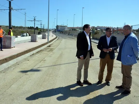 El alcalde y los ediles en el carril Sevilla