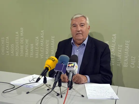 Méndez-Trelles en la rueda de prensa