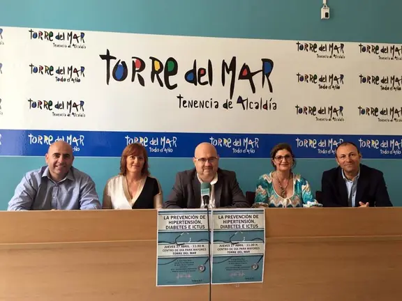 Presentación de la charla a los mayores