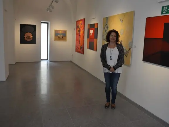 García en la exposición de artistas contemporáneas