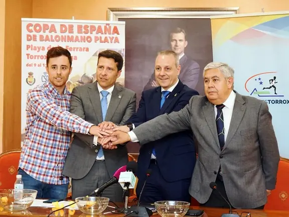 Presentación Copa España Balonmano Playa en Torrox