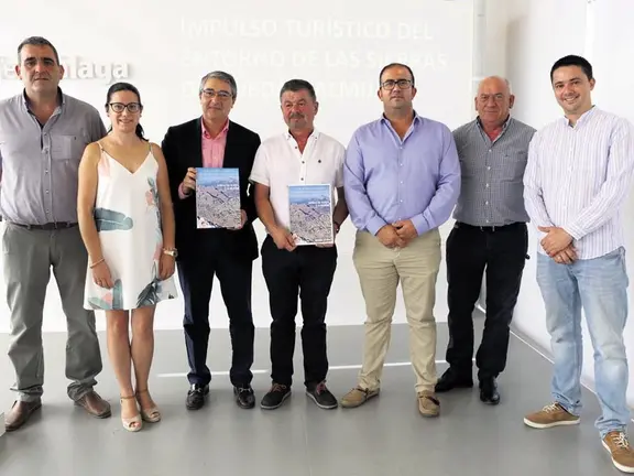 Alcaldes con el vicepresidente de Diputación