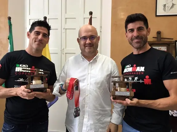 Los hermanos Montoro con Atencia