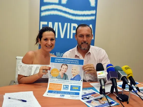 Vilches presentando el curso
