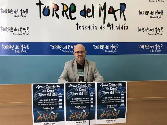 Jesús Atencia presentando la cabalgata de Reyes Torre del Mar