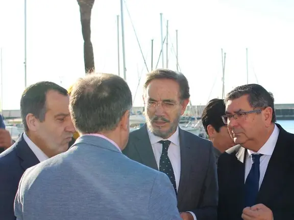 Visita de las autoridades a las obras del puerto