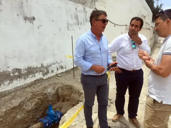 Alcaldes en el lugar de las obras