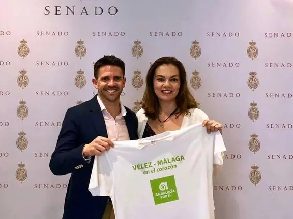 José Pino con la senadora