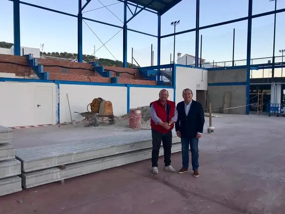el alcalde de Benamargosa, José Gallego, con el diputado Francisco Delgado