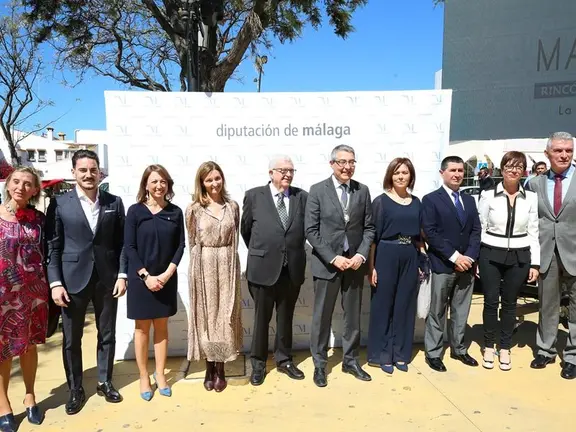 Las autoridades con los galardonados