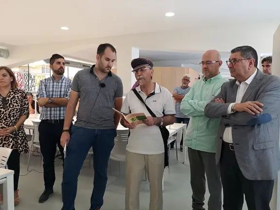 Lectura de los poemas en la biblioteca