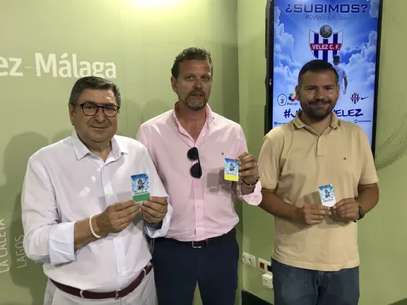 Campaña abonos Vélez C.F.