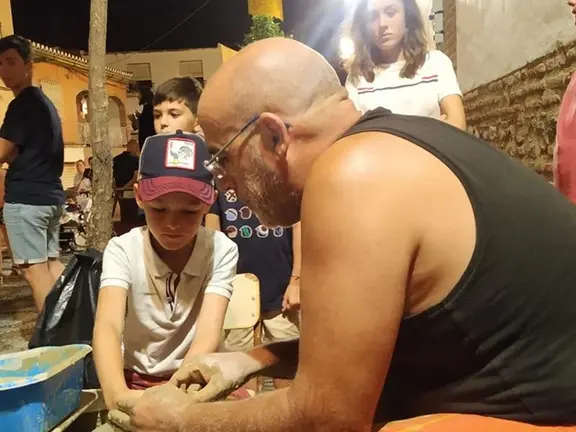 El ceramista Pepe Gálvez en la Noche en Blanco