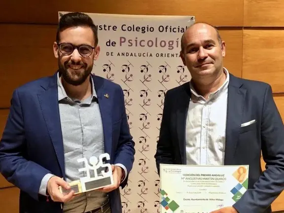 Víctor González recogiendo el premio