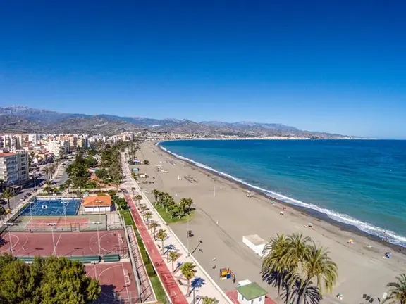 Vista aérea de la playa de Torre del Mar