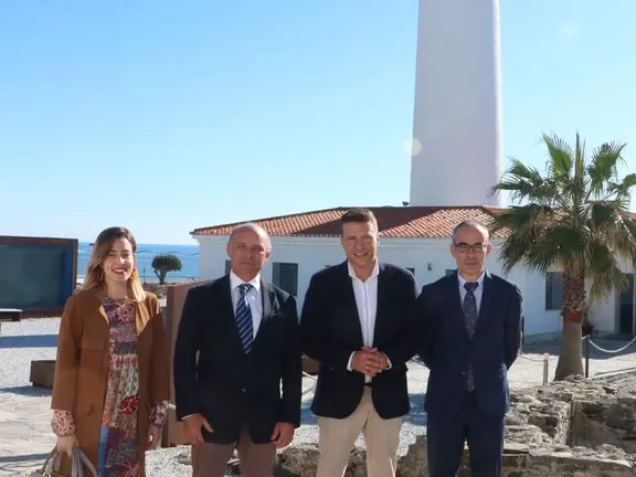 Autoridades en el faro de Torrox