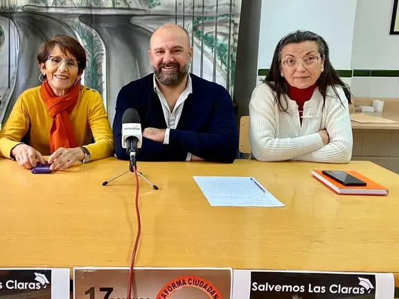 Miembros de la plataforma en rueda de prensa