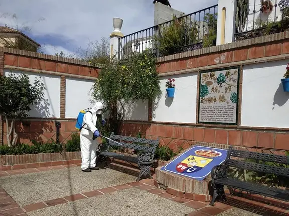 Desinfectando Benamocarra