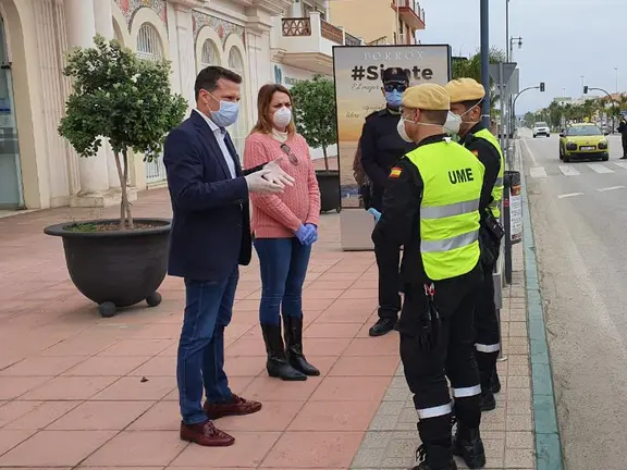 Medina y Moreno con las fuerzas de seguridad