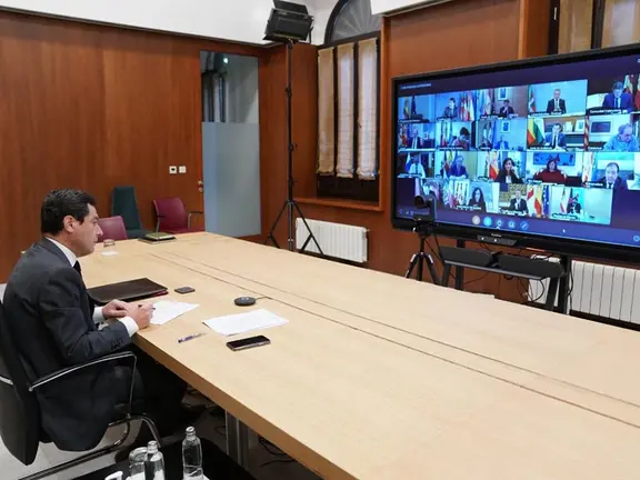 Juanma Moreno en videoconferencia