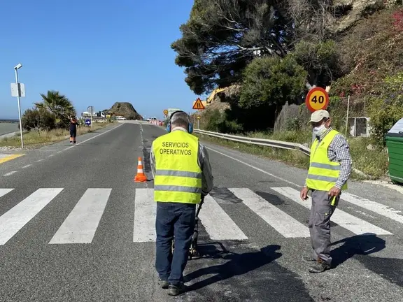 Trabajadores en la N-340