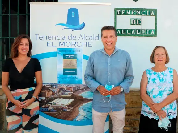 El alcalde y la concejala junto a Purificación Ruiz
