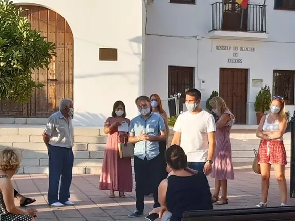 Pino reunido con los vecinos de Chilches