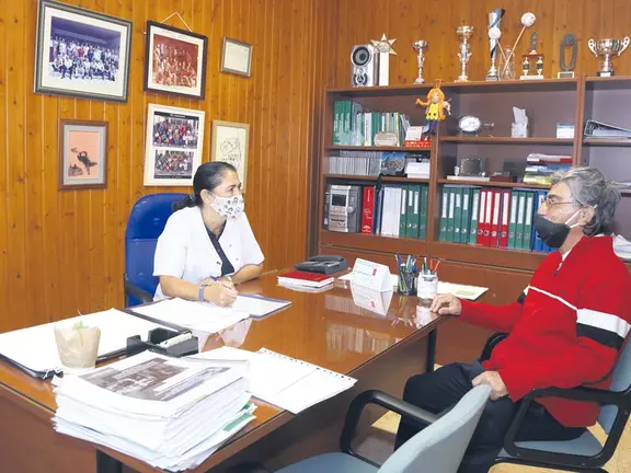 José Marcelo con la directora del IES Vicente Aleixandre