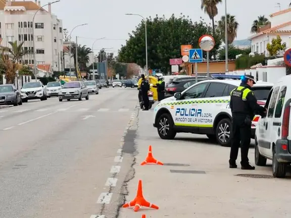 Policía Local vigilando el cierre perimetral