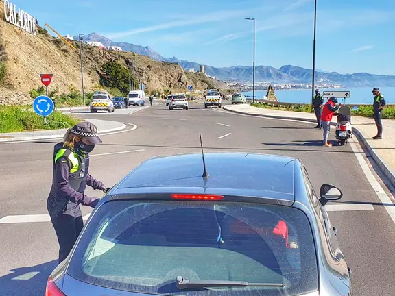 Control policial en Torrox Costa