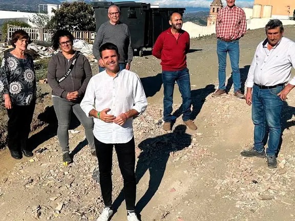 José Pino junto a los vecinos del Cerro