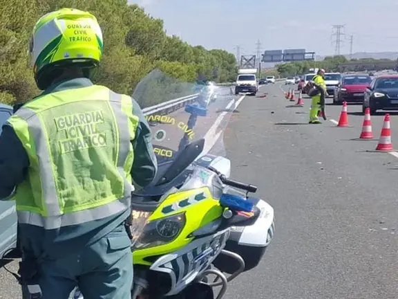 Guardia Civil en un accidente. Foto del 112