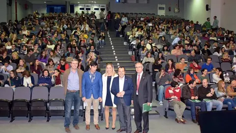 Los delegados del Gobierno con los docentes